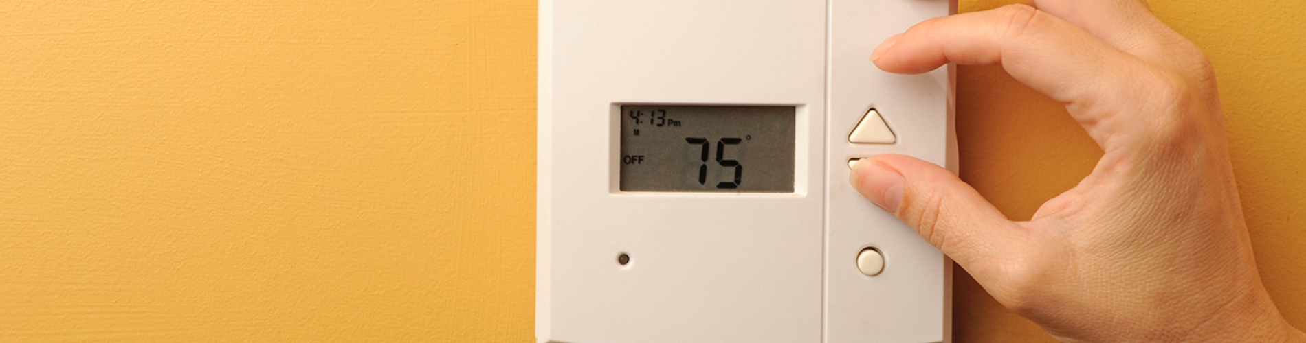 woman-adjusting-thermostat